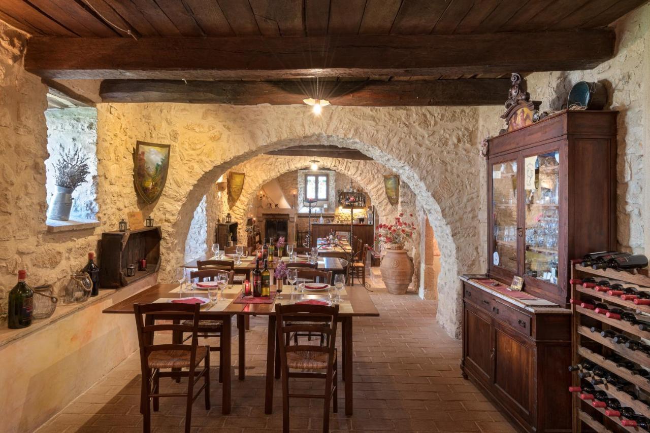 Вілла Castello Di Pupaggi Sellano Екстер'єр фото