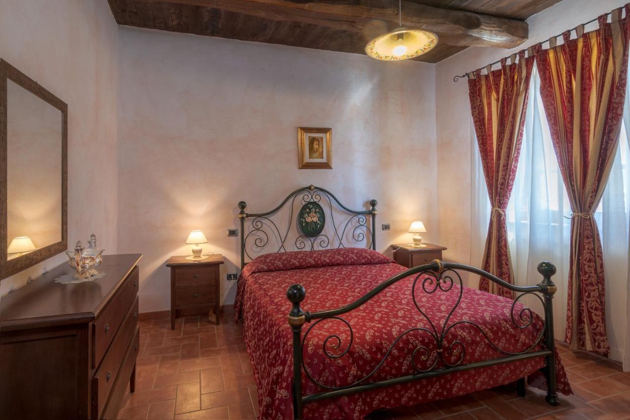 Вілла Castello Di Pupaggi Sellano Екстер'єр фото
